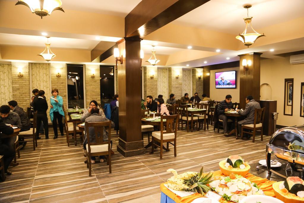Da Yatra Courtyard Hotel Покхара Екстер'єр фото