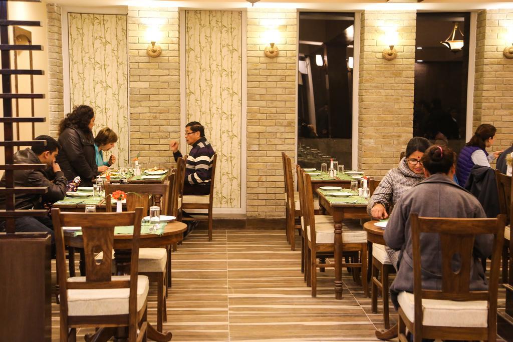 Da Yatra Courtyard Hotel Покхара Екстер'єр фото
