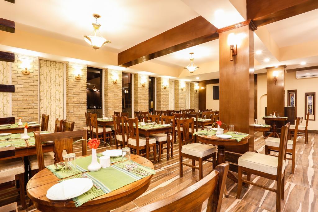 Da Yatra Courtyard Hotel Покхара Екстер'єр фото