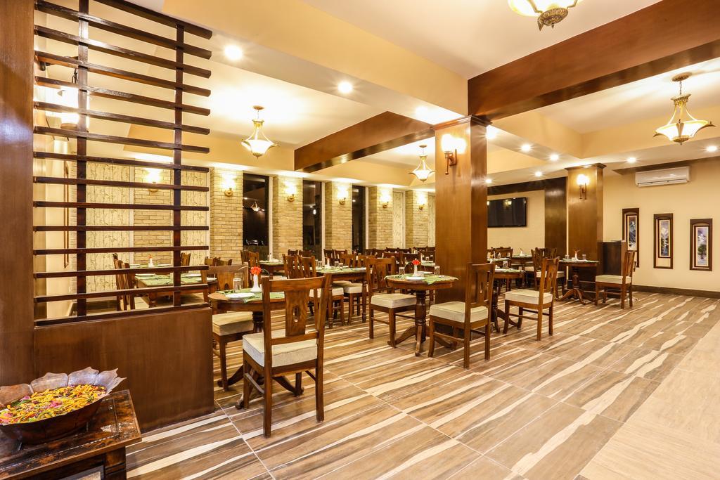 Da Yatra Courtyard Hotel Покхара Екстер'єр фото