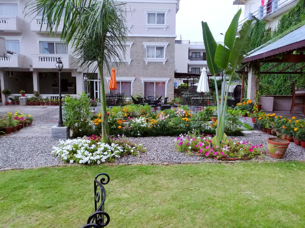 Da Yatra Courtyard Hotel Покхара Екстер'єр фото