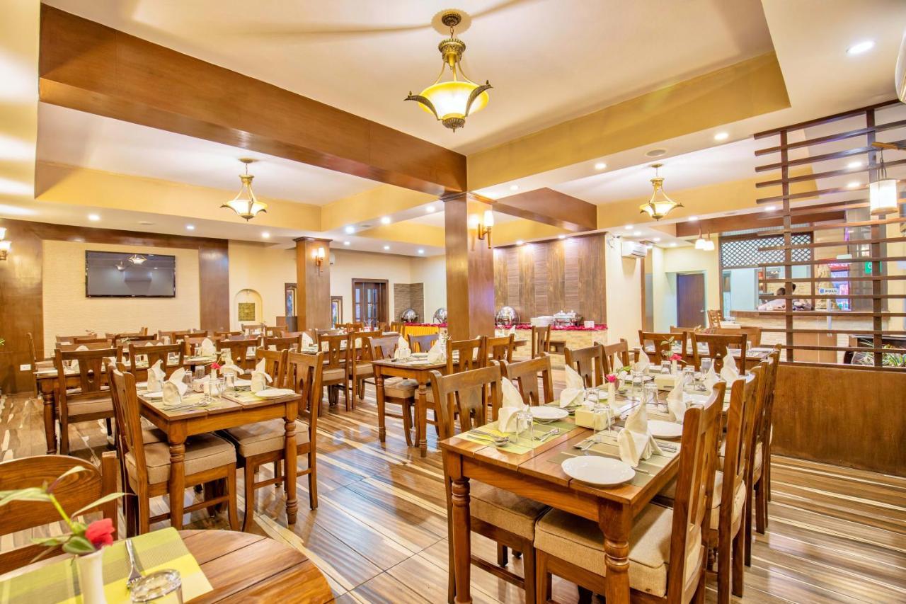 Da Yatra Courtyard Hotel Покхара Екстер'єр фото