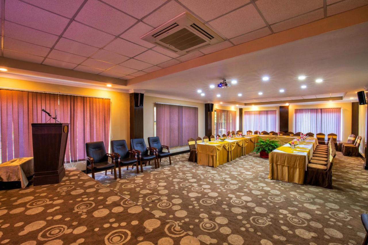 Da Yatra Courtyard Hotel Покхара Екстер'єр фото
