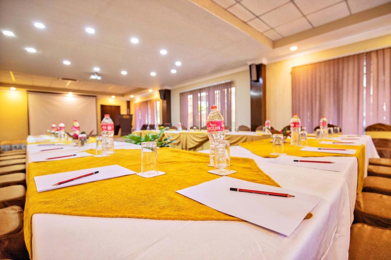 Da Yatra Courtyard Hotel Покхара Екстер'єр фото