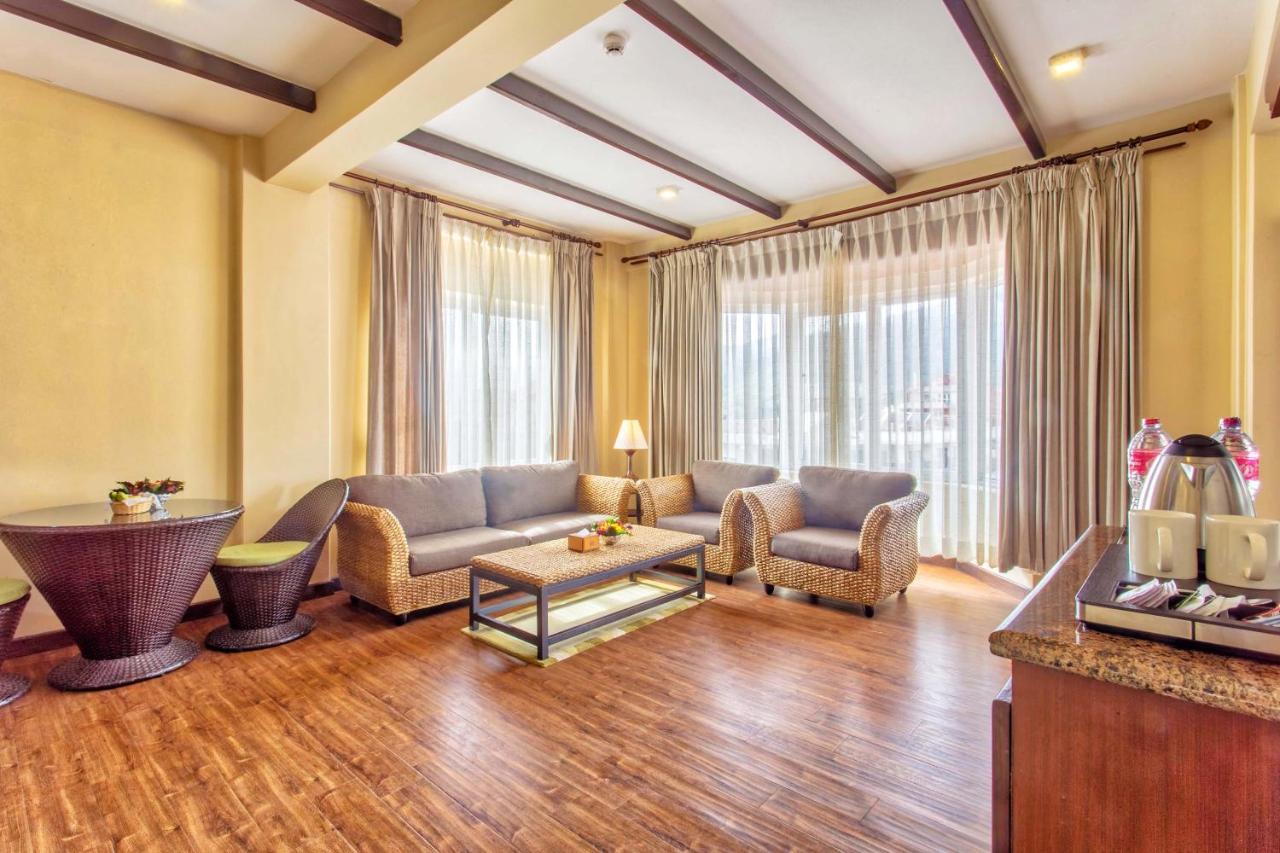Da Yatra Courtyard Hotel Покхара Екстер'єр фото